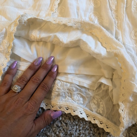 White lace-patterned shorts - Picture 3 of 5